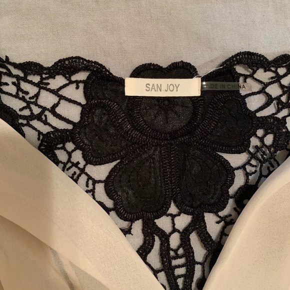 blouse - Picture 2 of 6